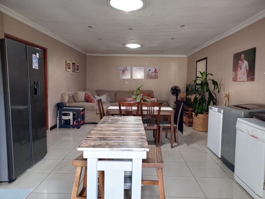 4 Bedroom Property for Sale in Three Rivers Proper Gauteng