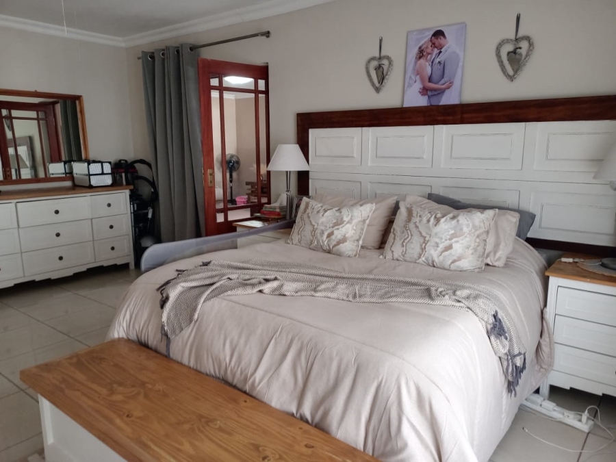 4 Bedroom Property for Sale in Three Rivers Proper Gauteng