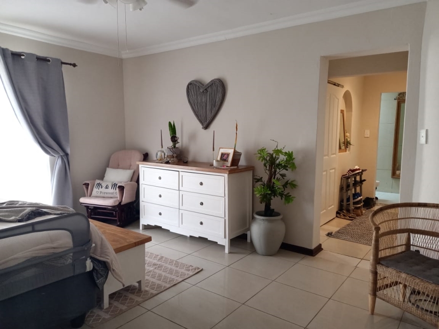 4 Bedroom Property for Sale in Three Rivers Proper Gauteng