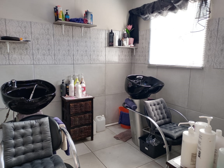 4 Bedroom Property for Sale in Three Rivers Proper Gauteng