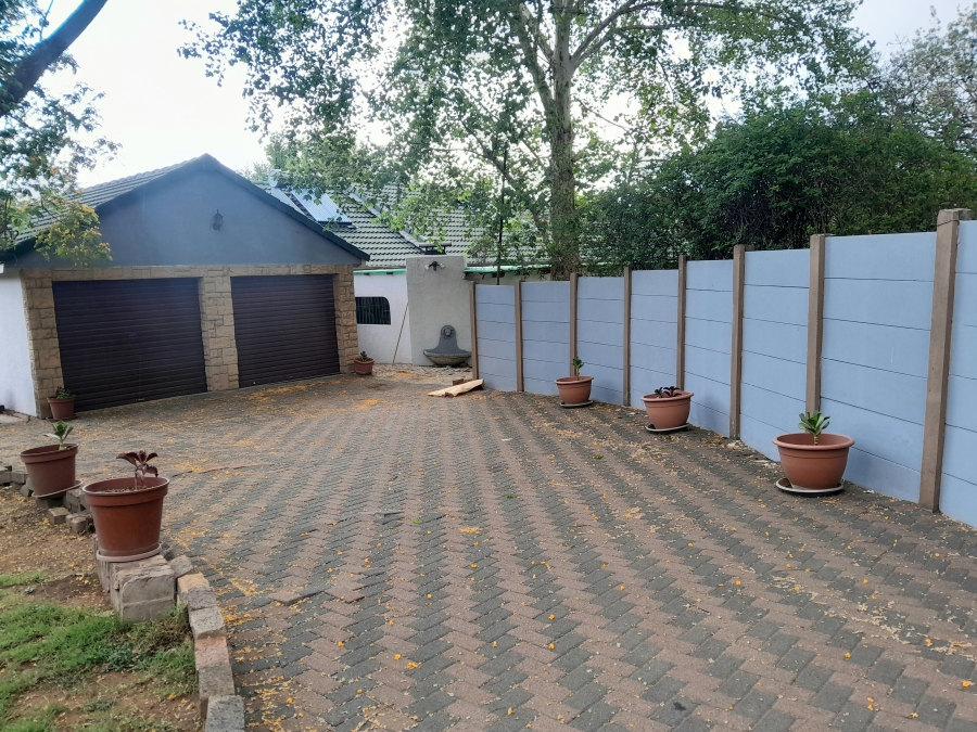 To Let 5 Bedroom Property for Rent in Buccleuch Gauteng