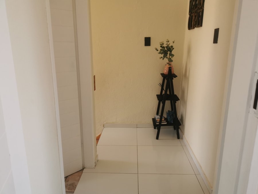 To Let 2 Bedroom Property for Rent in Strubensvallei Gauteng