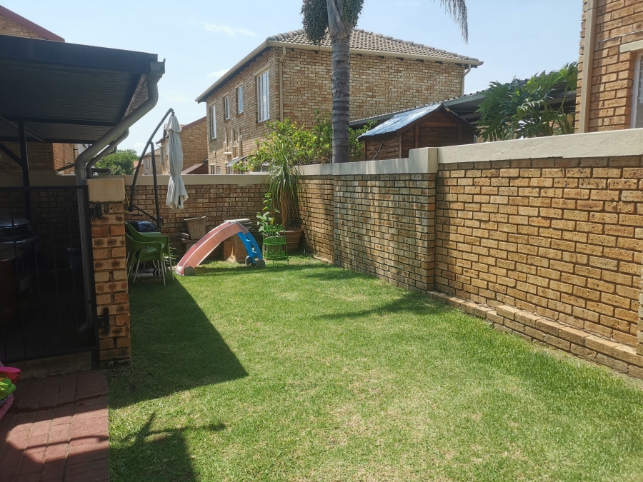 To Let 2 Bedroom Property for Rent in Strubensvallei Gauteng