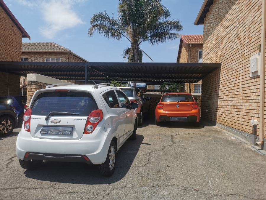 To Let 2 Bedroom Property for Rent in Strubensvallei Gauteng