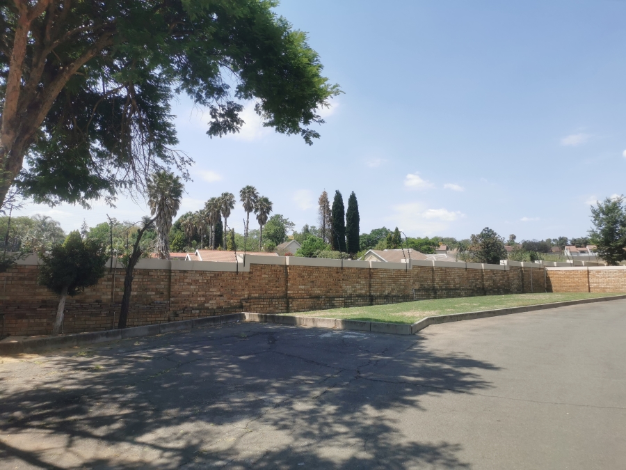 To Let 2 Bedroom Property for Rent in Strubensvallei Gauteng