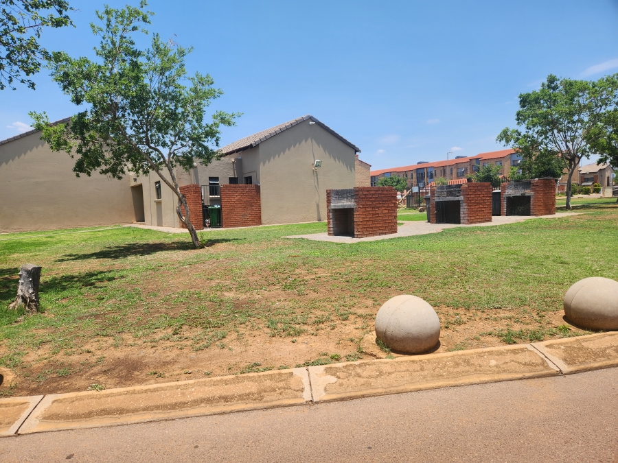 1 Bedroom Property for Sale in The Orchards Gauteng