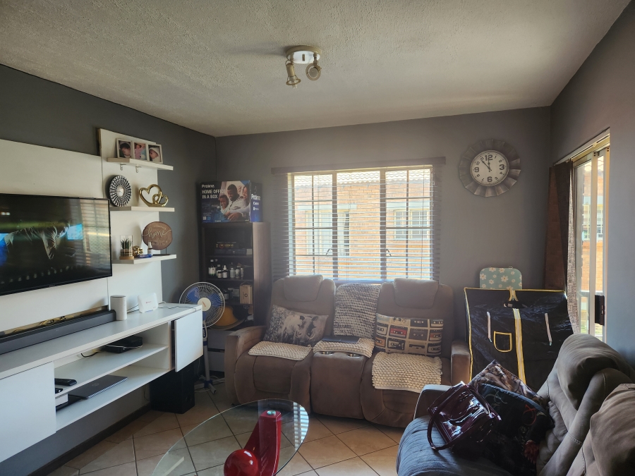 1 Bedroom Property for Sale in The Orchards Gauteng