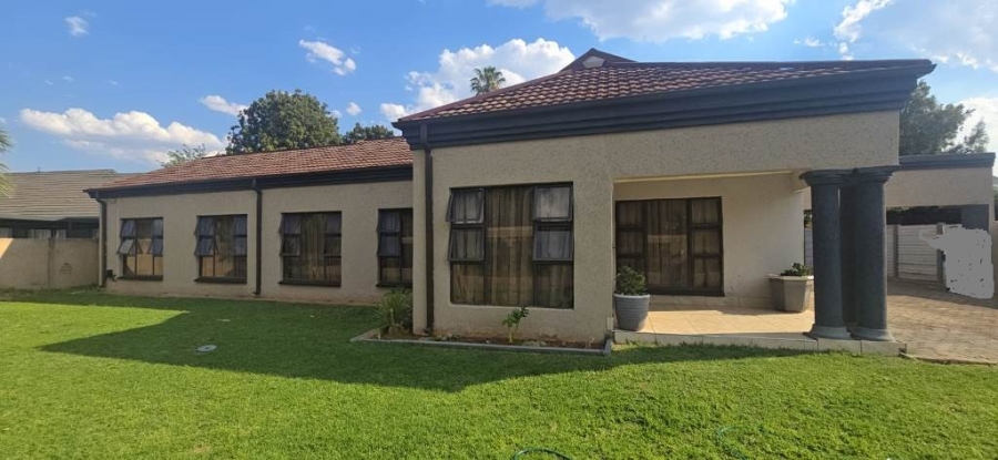 3 Bedroom Property for Sale in Dorandia Gauteng