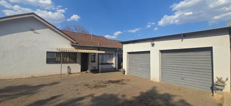 3 Bedroom Property for Sale in Dorandia Gauteng