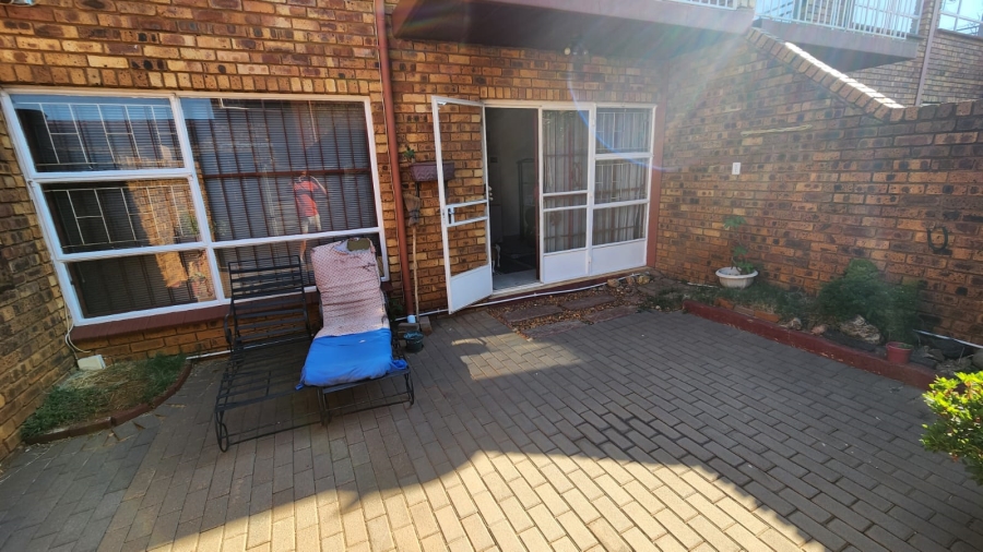 2 Bedroom Property for Sale in Dorandia Gauteng