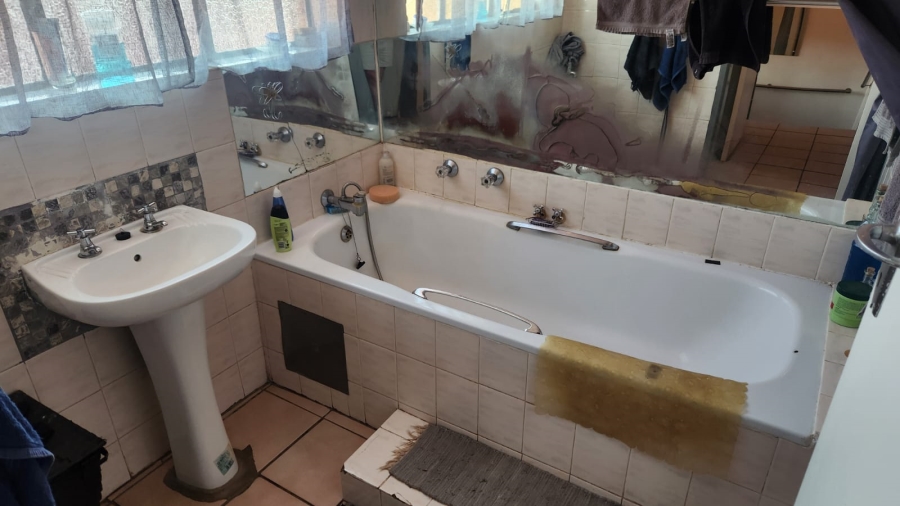 2 Bedroom Property for Sale in Dorandia Gauteng