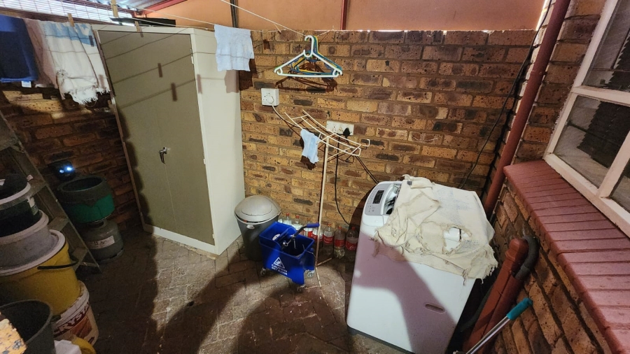 2 Bedroom Property for Sale in Dorandia Gauteng