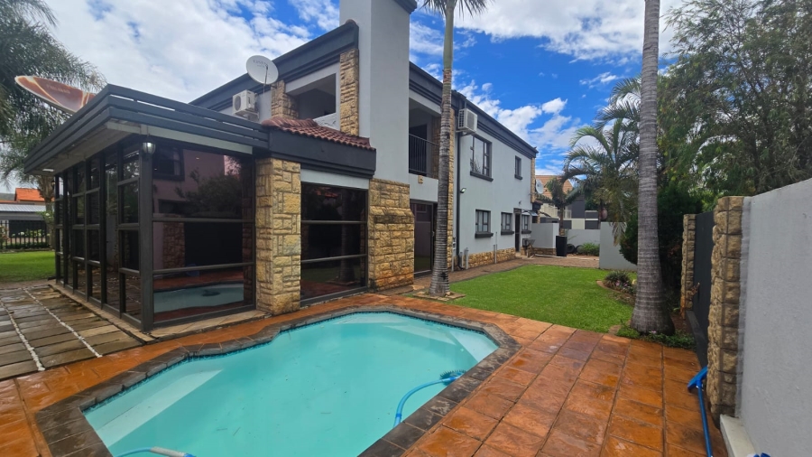 5 Bedroom Property for Sale in Zambezi Country Estate Gauteng