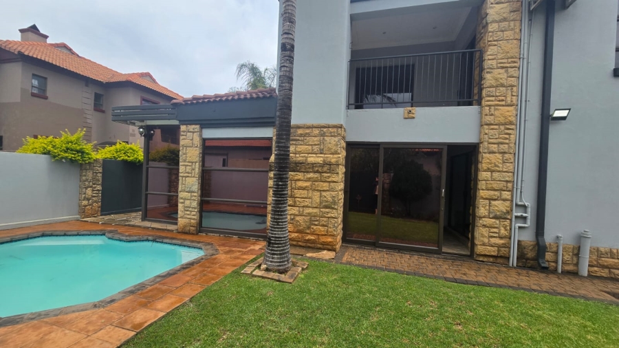 5 Bedroom Property for Sale in Zambezi Country Estate Gauteng