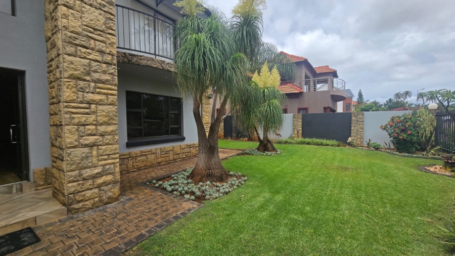 5 Bedroom Property for Sale in Zambezi Country Estate Gauteng