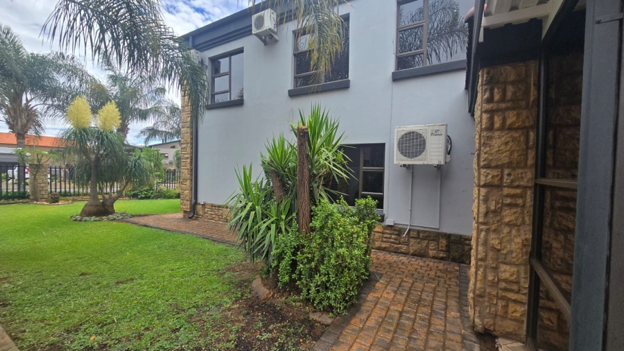 5 Bedroom Property for Sale in Zambezi Country Estate Gauteng