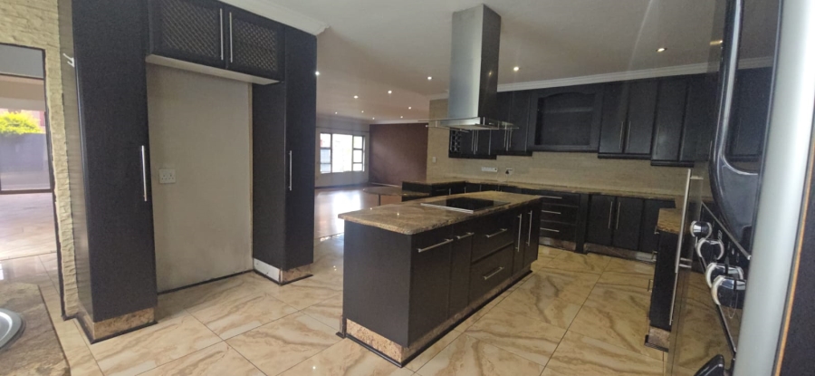 5 Bedroom Property for Sale in Zambezi Country Estate Gauteng