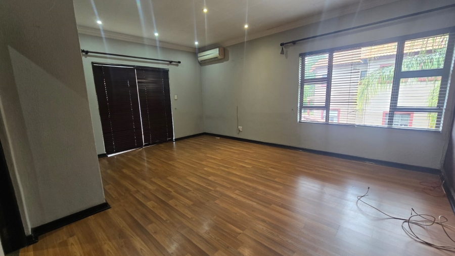 5 Bedroom Property for Sale in Zambezi Country Estate Gauteng