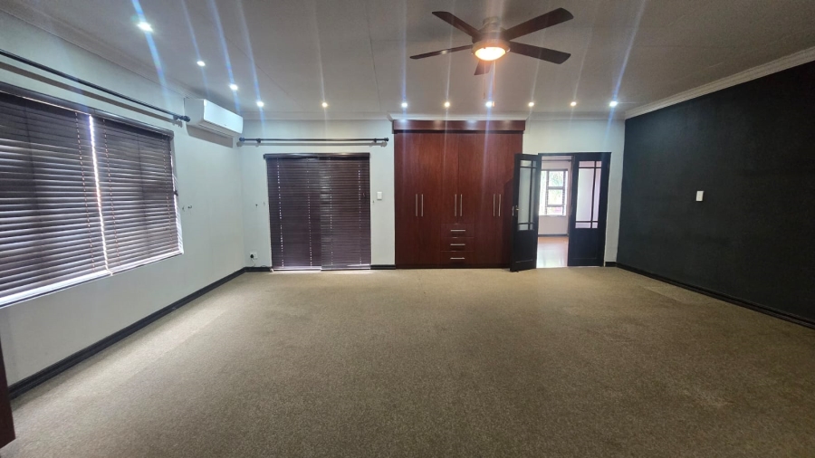 5 Bedroom Property for Sale in Zambezi Country Estate Gauteng