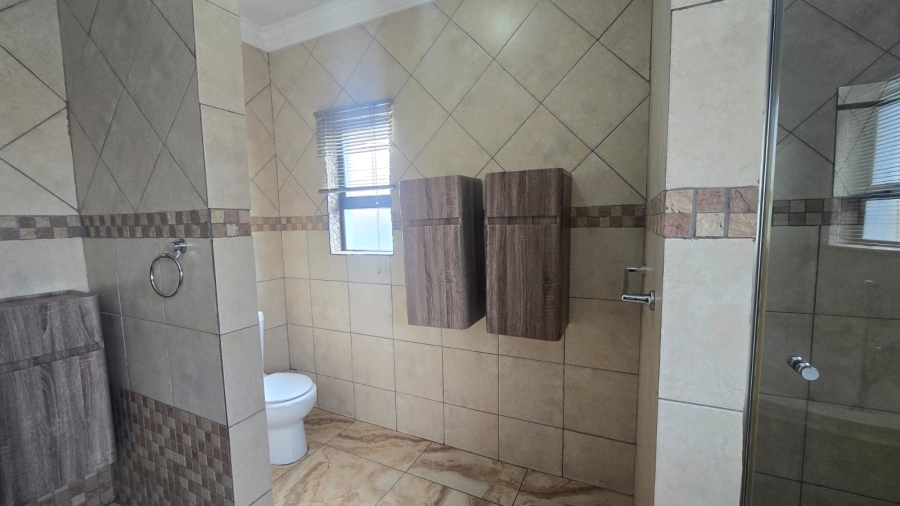 5 Bedroom Property for Sale in Zambezi Country Estate Gauteng