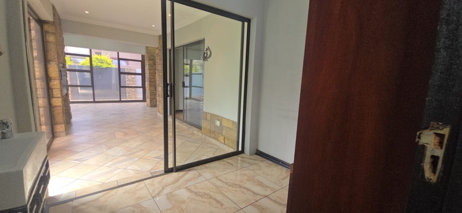 5 Bedroom Property for Sale in Zambezi Country Estate Gauteng