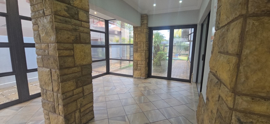 5 Bedroom Property for Sale in Zambezi Country Estate Gauteng