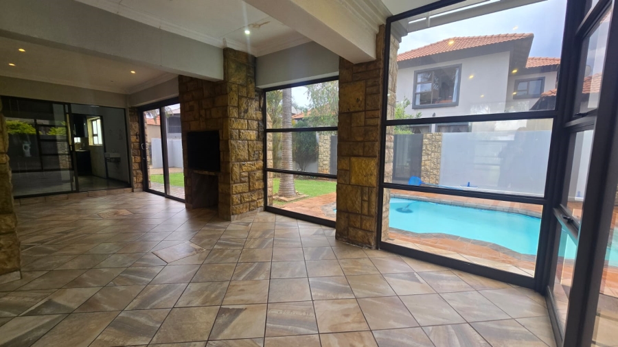 5 Bedroom Property for Sale in Zambezi Country Estate Gauteng