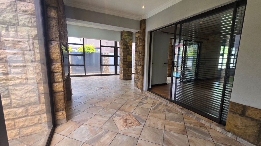 5 Bedroom Property for Sale in Zambezi Country Estate Gauteng