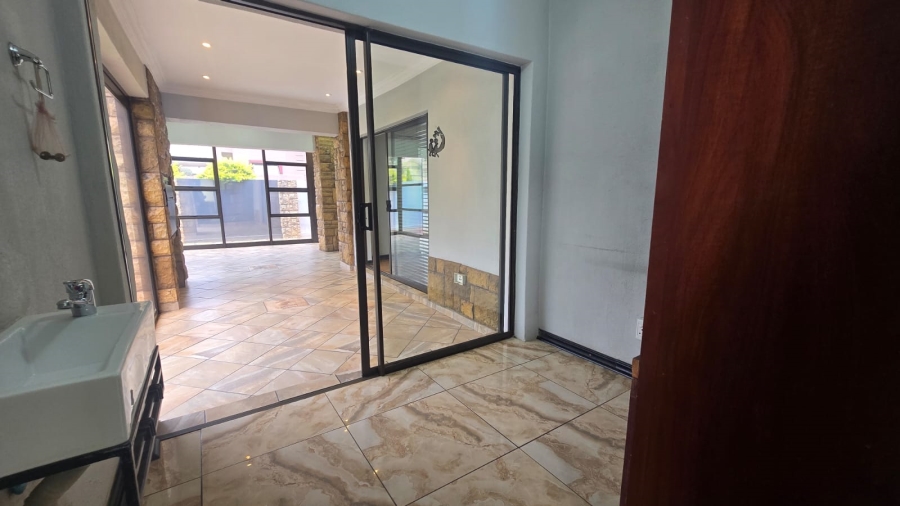 5 Bedroom Property for Sale in Zambezi Country Estate Gauteng