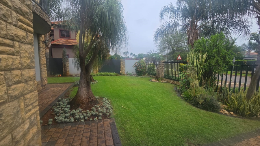 5 Bedroom Property for Sale in Zambezi Country Estate Gauteng