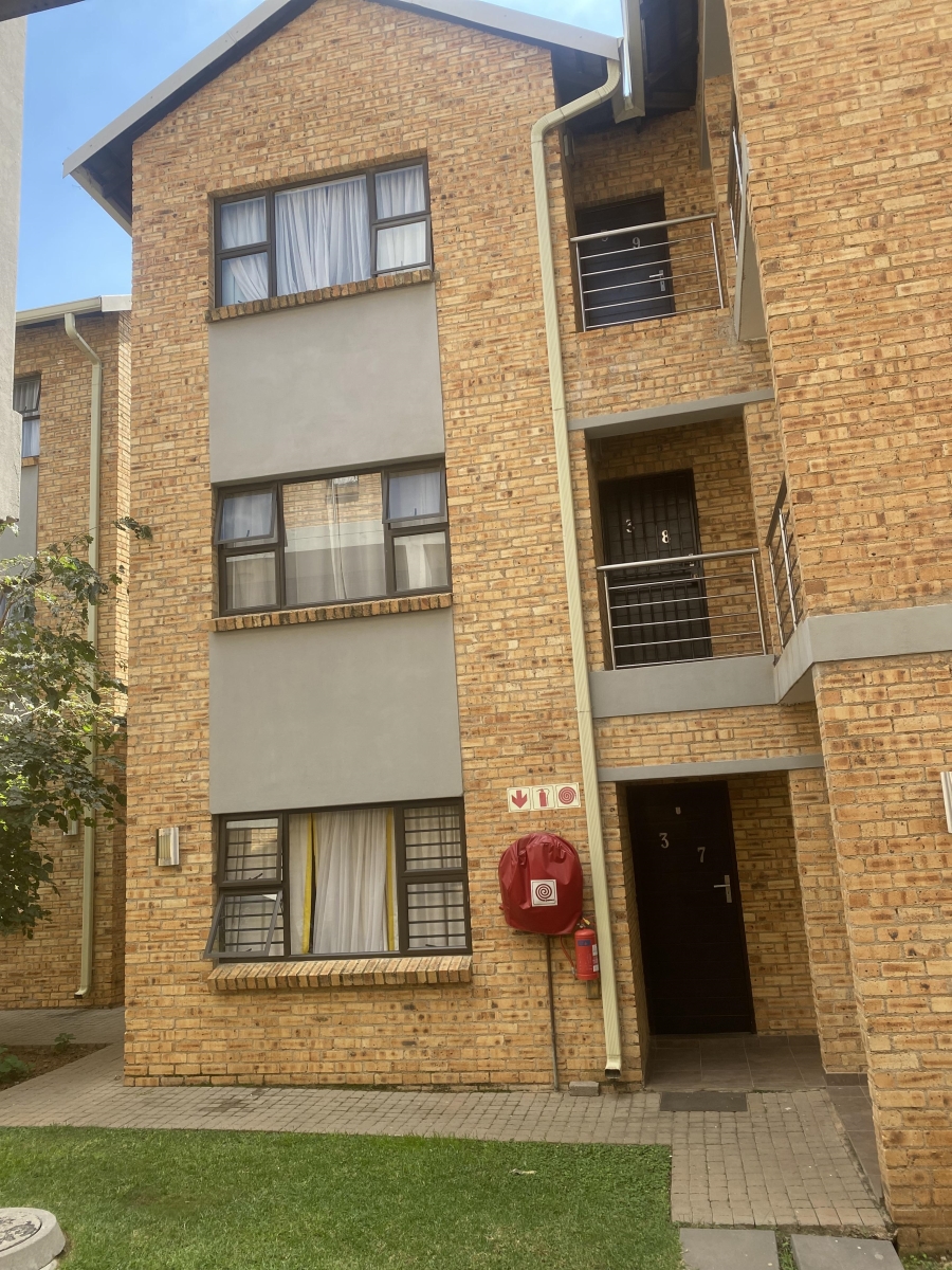 2 Bedroom Property for Sale in Rooihuiskraal North Gauteng