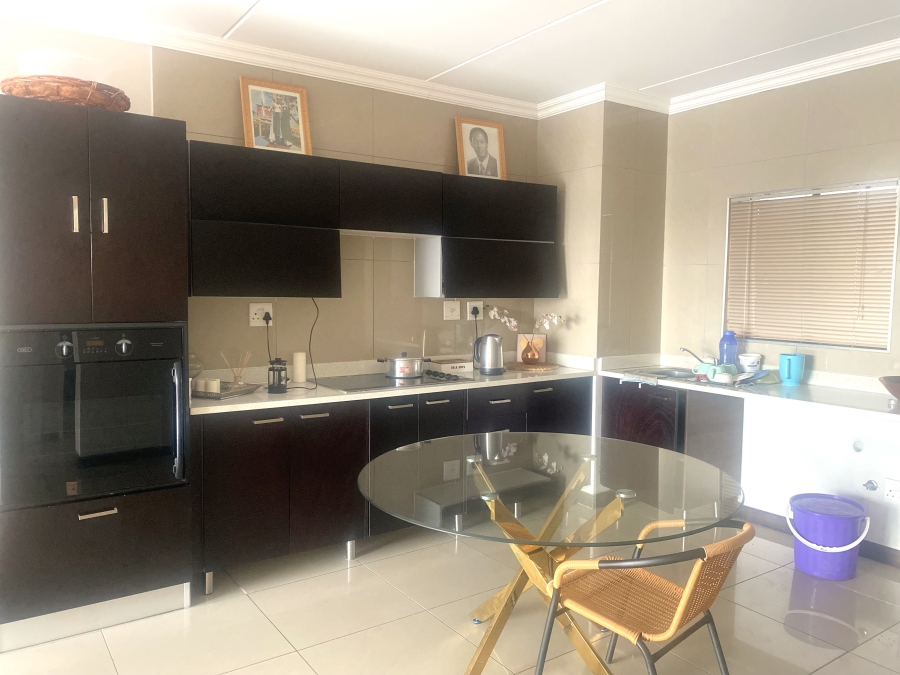 2 Bedroom Property for Sale in Rooihuiskraal North Gauteng