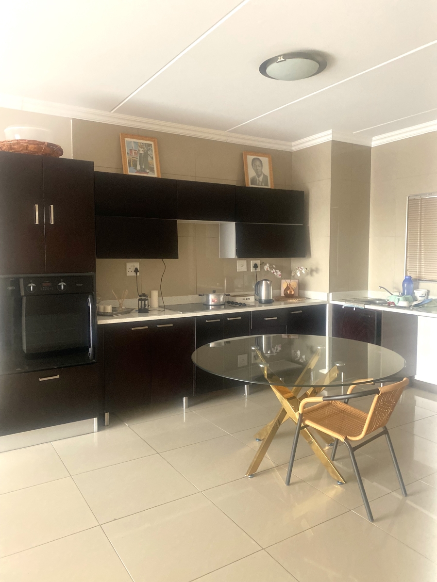 2 Bedroom Property for Sale in Rooihuiskraal North Gauteng