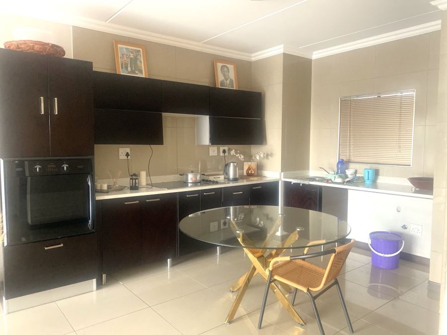 2 Bedroom Property for Sale in Rooihuiskraal North Gauteng