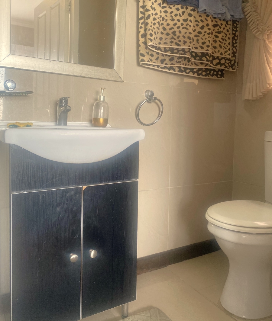 2 Bedroom Property for Sale in Rooihuiskraal North Gauteng