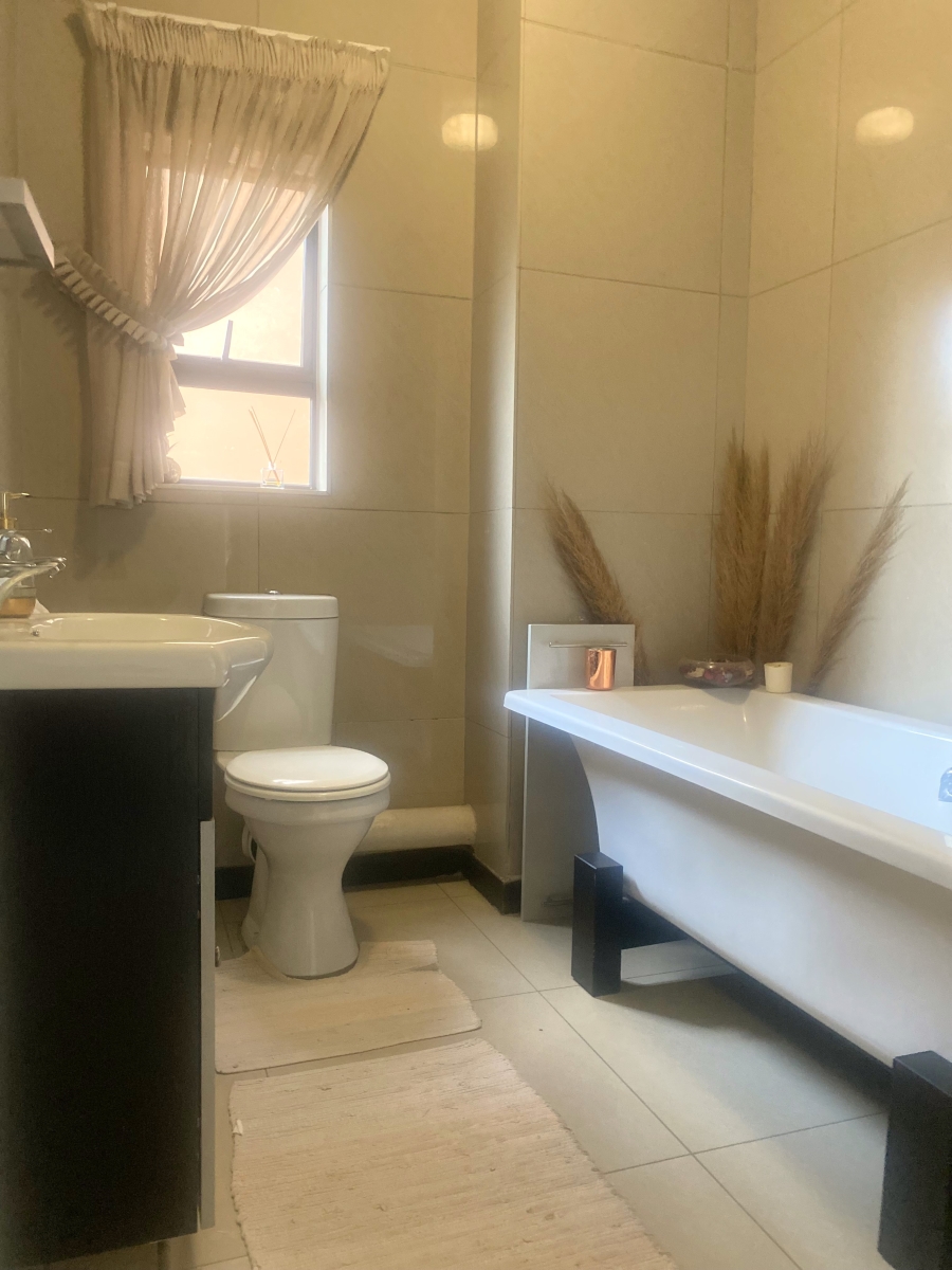 2 Bedroom Property for Sale in Rooihuiskraal North Gauteng