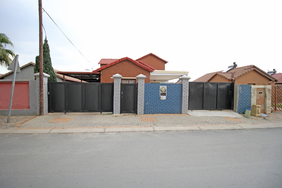 4 Bedroom Property for Sale in Bramley View Gauteng