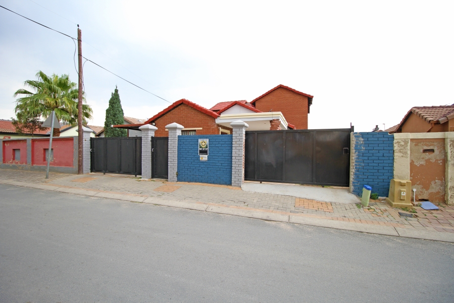 4 Bedroom Property for Sale in Bramley View Gauteng