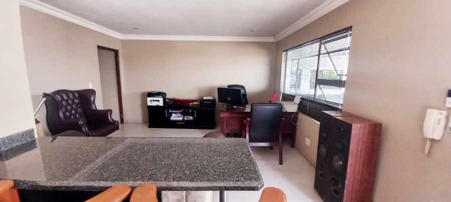 To Let 1 Bedroom Property for Rent in Olivedale Gauteng