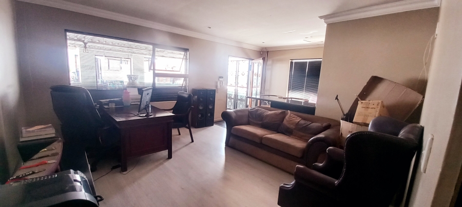 To Let 1 Bedroom Property for Rent in Olivedale Gauteng