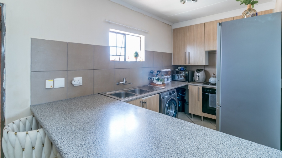 2 Bedroom Property for Sale in Noordwyk Gauteng