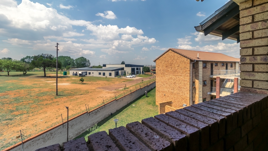 2 Bedroom Property for Sale in Noordwyk Gauteng