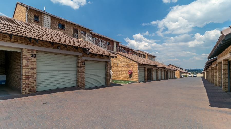 2 Bedroom Property for Sale in Noordwyk Gauteng