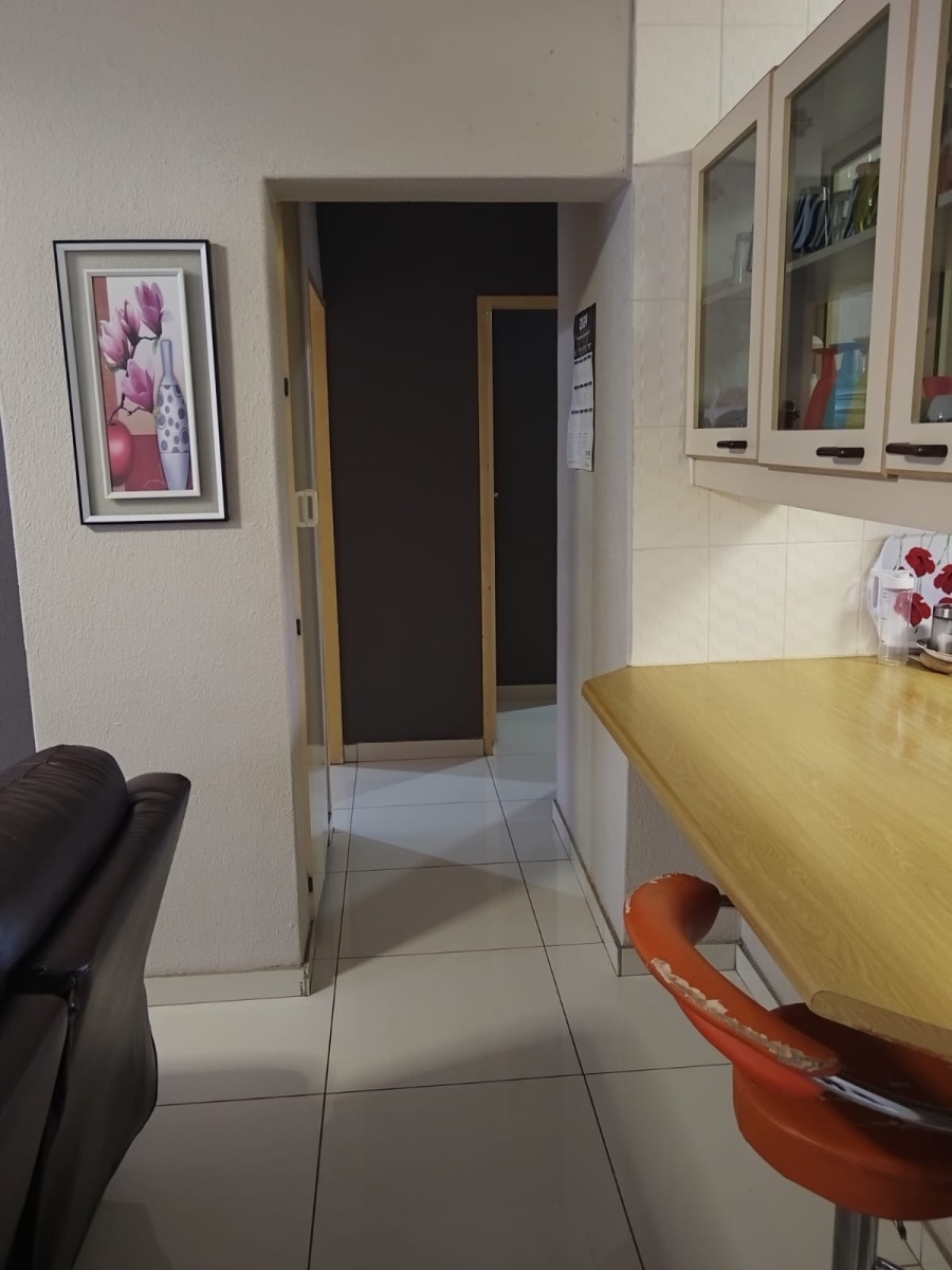 To Let 2 Bedroom Property for Rent in Greenhills Gauteng