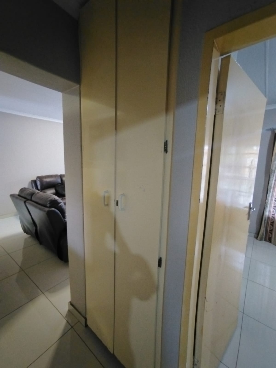 To Let 2 Bedroom Property for Rent in Greenhills Gauteng