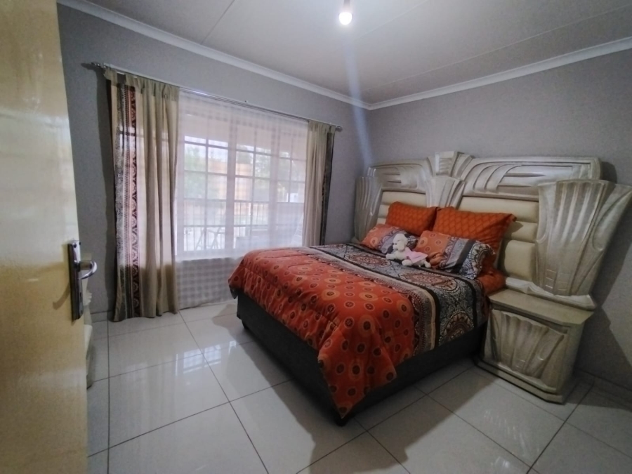 To Let 2 Bedroom Property for Rent in Greenhills Gauteng