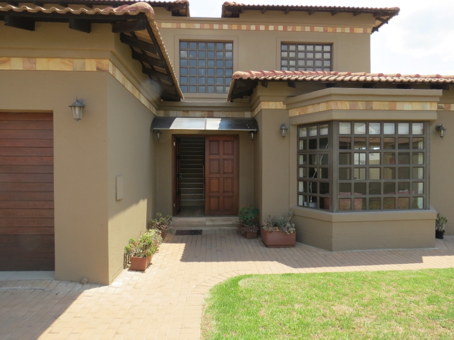 4 Bedroom Property for Sale in Greenstone Hill Gauteng