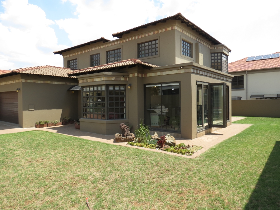 4 Bedroom Property for Sale in Greenstone Hill Gauteng