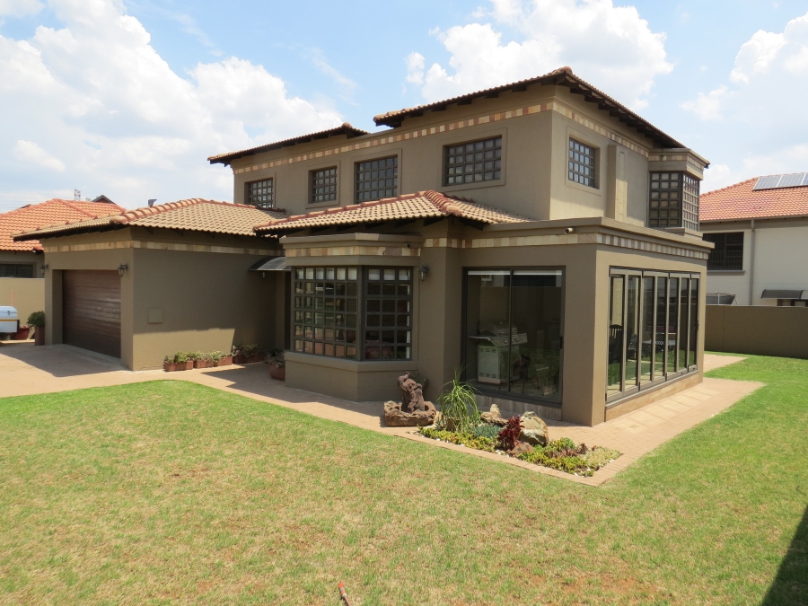 4 Bedroom Property for Sale in Greenstone Hill Gauteng