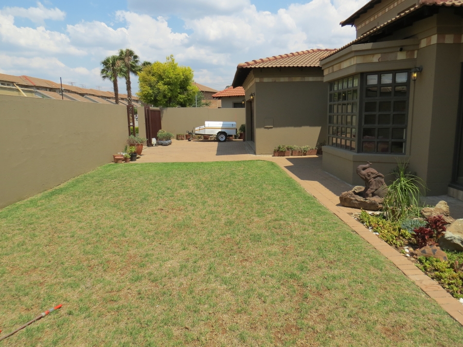 4 Bedroom Property for Sale in Greenstone Hill Gauteng